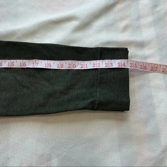 Lululemon Seamlessly Street Crop Heathered Gator Green Size 4 - Picture 10 of 11